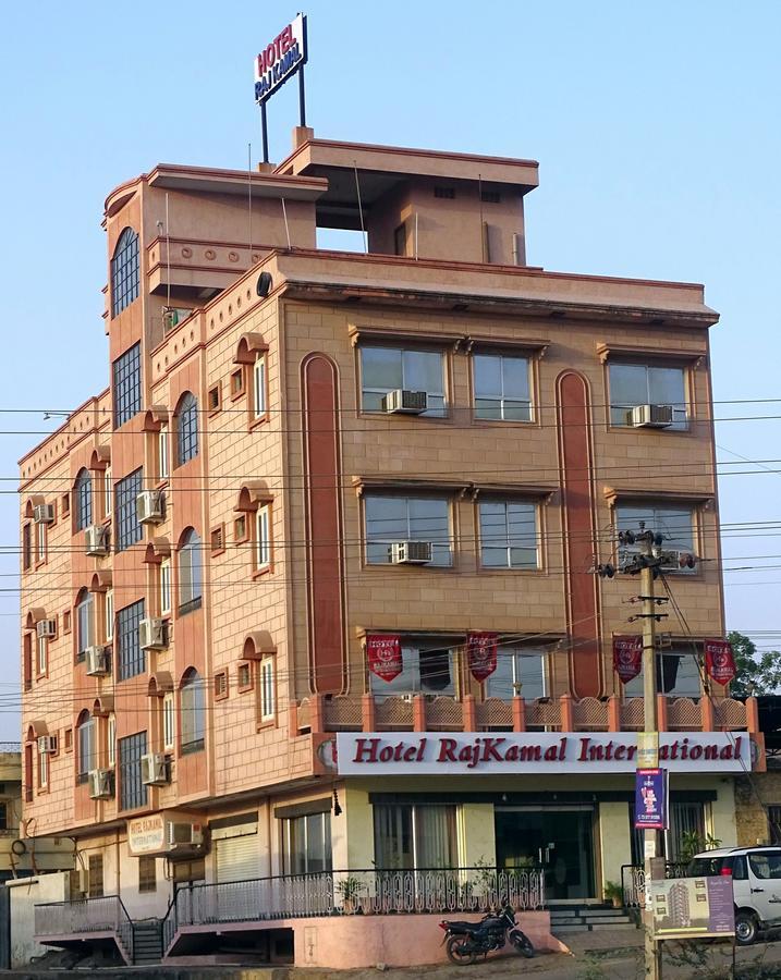 Hotel Rajkamal International Udaipur Esterno foto