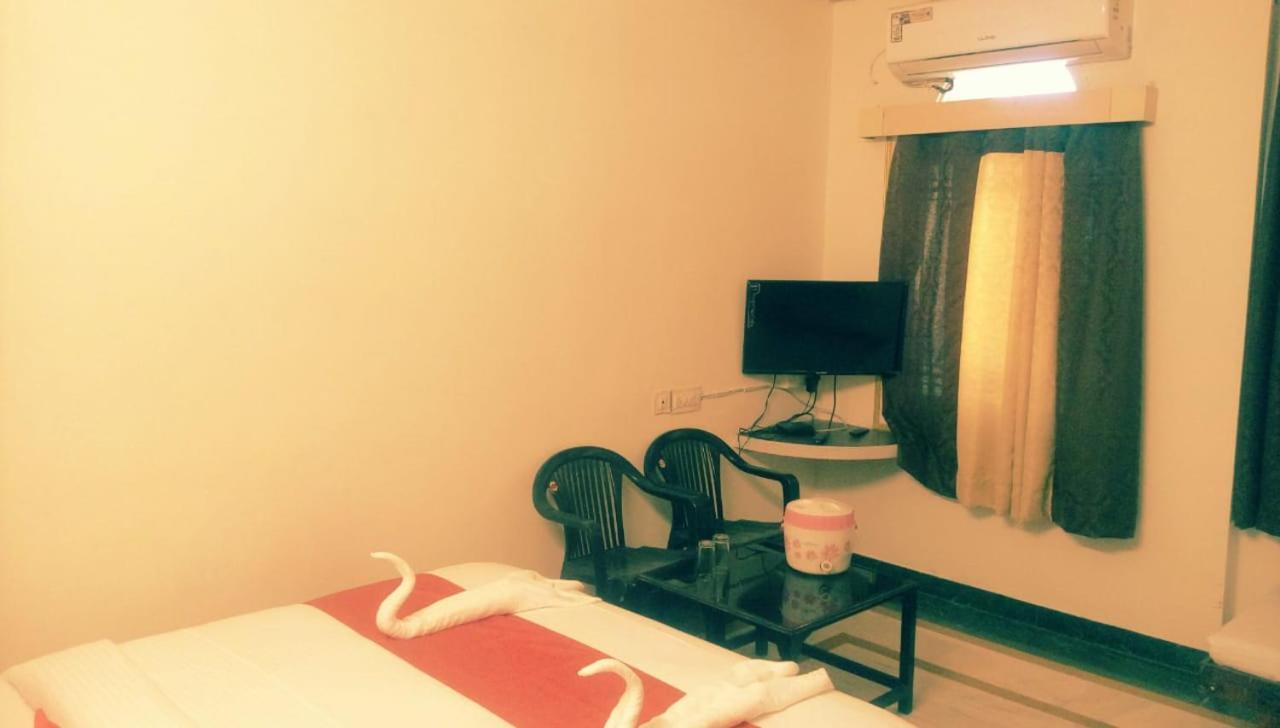 Hotel Rajkamal International Udaipur Esterno foto