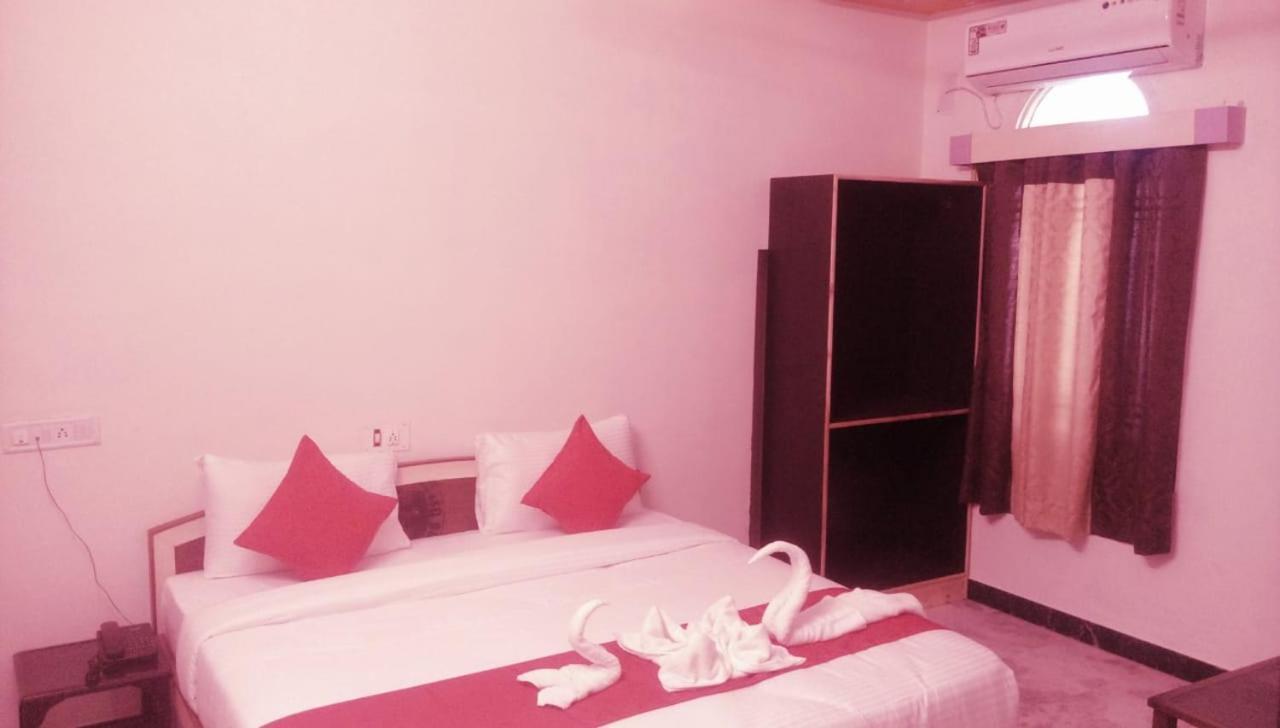 Hotel Rajkamal International Udaipur Esterno foto