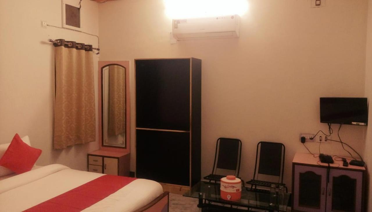 Hotel Rajkamal International Udaipur Esterno foto